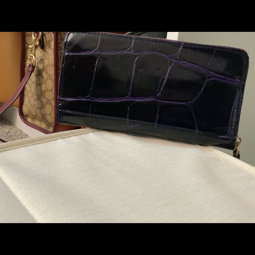 EUC Dooney and Bourke Large Zip Around Wallet